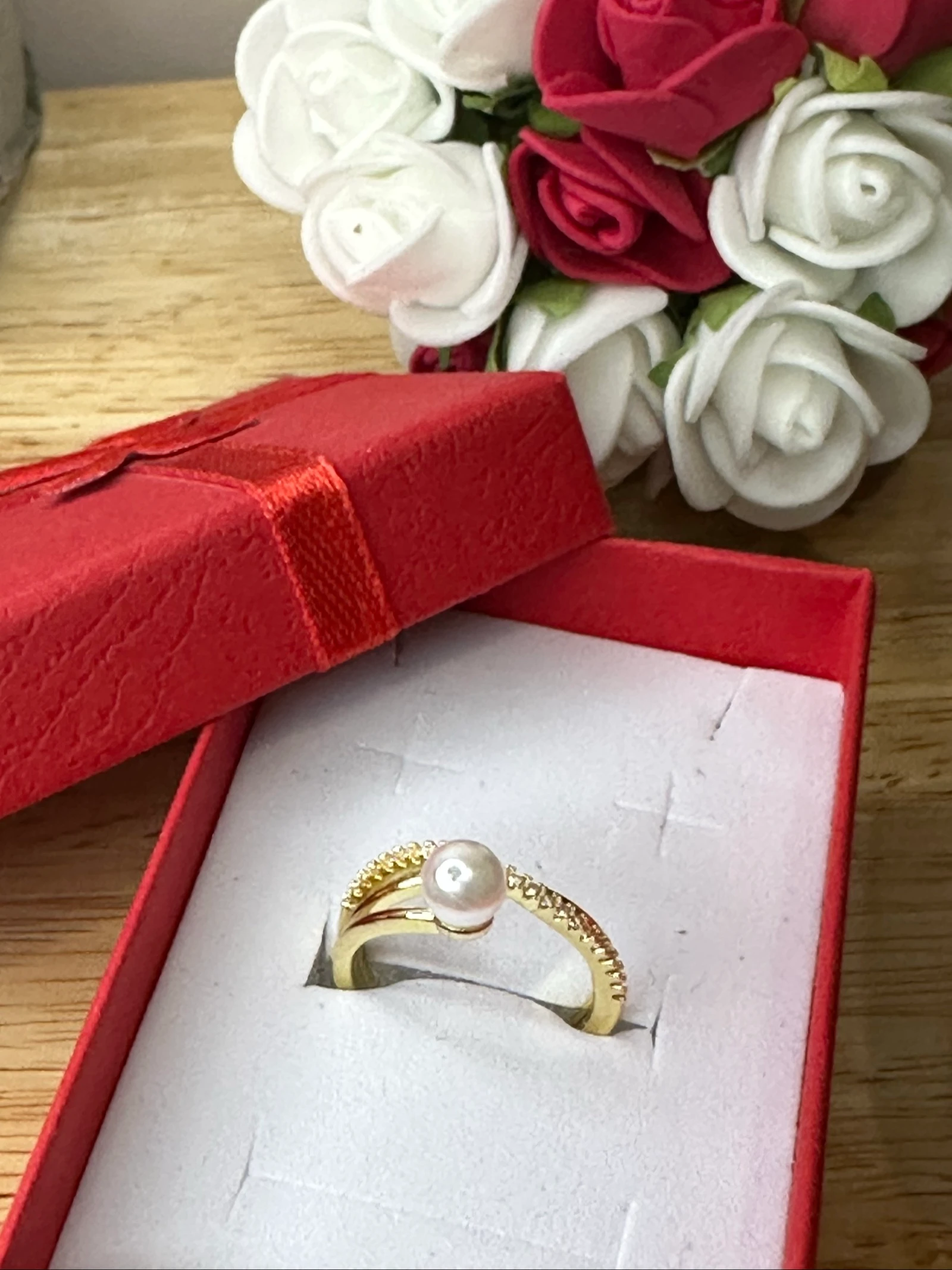 Open gold-plated ring with mother-of-pearl and rhinestones – photo 5